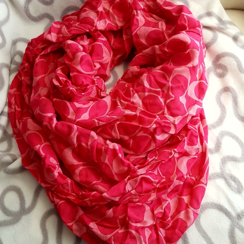 Lightweight coach scarf